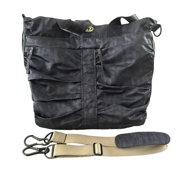 Lululemon Fast in Flight Gym/Travel Bag - Picture 4 of 15